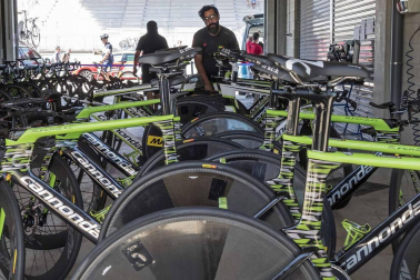 Imágenes del paso de La Vuelta por el Circuito de los Arcos