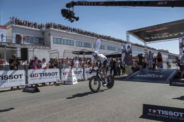 Imágenes del paso de La Vuelta por el Circuito de los Arcos