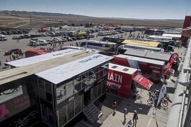 Imágenes del paso de La Vuelta por el Circuito de los Arcos