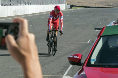 Imágenes del paso de La Vuelta por el Circuito de los Arcos