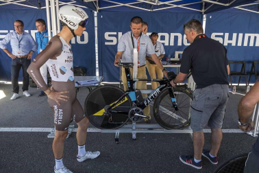 Imágenes del paso de La Vuelta por el Circuito de los Arcos