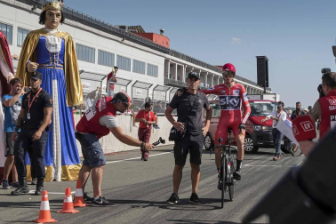 Imágenes del paso de La Vuelta por el Circuito de los Arcos