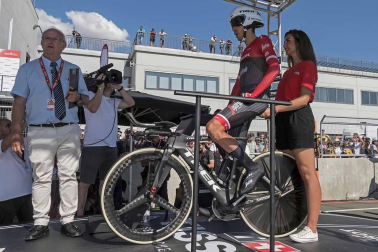 Imágenes del paso de La Vuelta por el Circuito de los Arcos