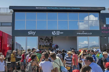 Imágenes del paso de La Vuelta por el Circuito de los Arcos