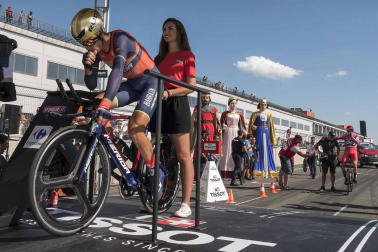 Imágenes del paso de La Vuelta por el Circuito de los Arcos