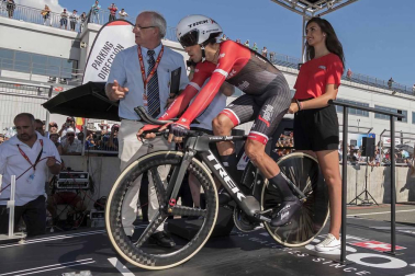 Imágenes del paso de La Vuelta por el Circuito de los Arcos