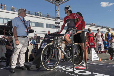 Imágenes del paso de La Vuelta por el Circuito de los Arcos