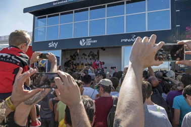 Imágenes del paso de La Vuelta por el Circuito de los Arcos