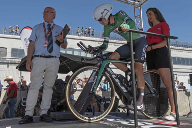 Imágenes del paso de La Vuelta por el Circuito de los Arcos