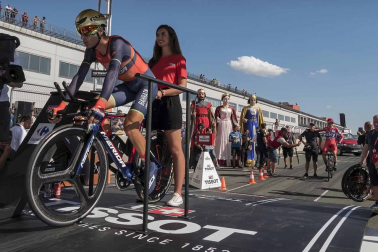 Imágenes del paso de La Vuelta por el Circuito de los Arcos