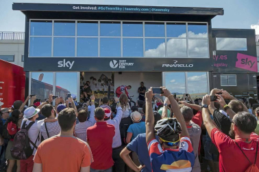 Imágenes del paso de La Vuelta por el Circuito de los Arcos