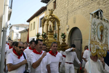 Imágenes de la procesión en fiestas de Artajona.