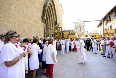 Imágenes de la procesión en fiestas de Artajona.