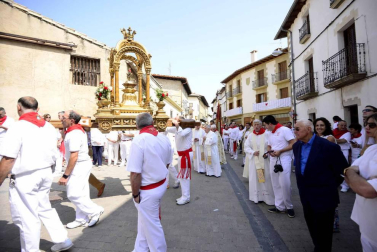 Imágenes de la procesión en fiestas de Artajona.