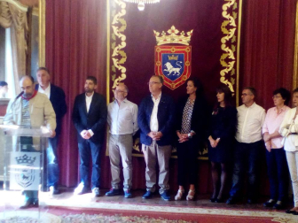 El periodista y escritor Javier Pagola recibe el segundo Pañuelo de Pamplona