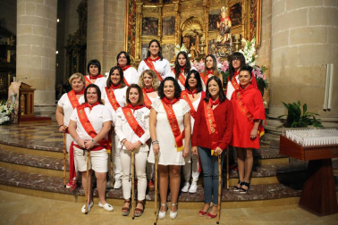 Cintruénigo continuó ayer de blanco y rojo honrando a la Virgen de la Paz, y lo hizo dedicando la jornada festiva a las mujeres de la localidad, que disfrutaron de numerosos actos en su honor en una jornada que comenzó fría y algo lluviosa, lo que provocó la suspensión del encierro matinal.