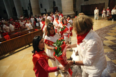 Cintruénigo continuó ayer de blanco y rojo honrando a la Virgen de la Paz, y lo hizo dedicando la jornada festiva a las mujeres de la localidad, que disfrutaron de numerosos actos en su honor en una jornada que comenzó fría y algo lluviosa, lo que provocó la suspensión del encierro matinal.