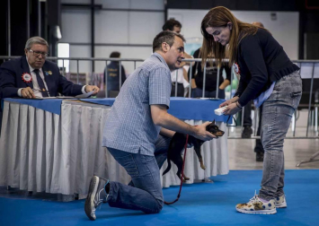 Más de 400 perros compitieron ayer en la XXXI Exposición Nacional Canina de Navarra y en la XXV Internacional que tuvo lugar en recinto ferial Refena