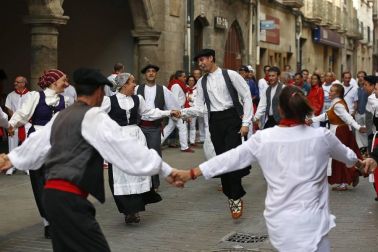 Comparsa de Gigantes y Cabezudos del cohete de Fiestas de Sangüesa 2017