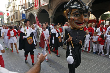 Comparsa de Gigantes y Cabezudos del cohete de Fiestas de Sangüesa 2017