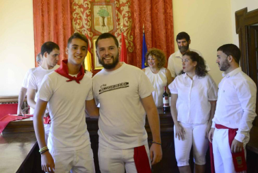 Jon Goicoechea Medrano prendió la mecha en memoria de su tío, Pedro Medrano, fallecido en junio.