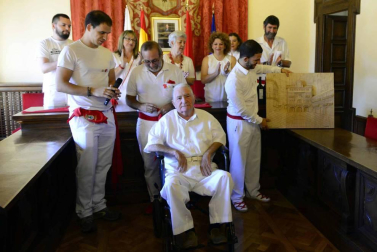 Jon Goicoechea Medrano prendió la mecha en memoria de su tío, Pedro Medrano, fallecido en junio.