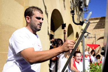 Jon Goicoechea Medrano prendió la mecha en memoria de su tío, Pedro Medrano, fallecido en junio.