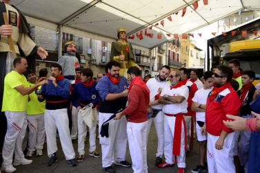 Fotos de las fiestas patronales en Olite en honor a la Exaltación de la Santa Cruz.