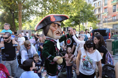 Los Gigantes y cabezudos bailaron en Pamplona con motivo de las fiestas de 2017.