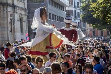 Los Gigantes y cabezudos bailaron en Pamplona con motivo de las fiestas de 2017.