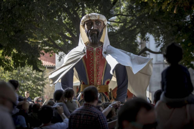 Los Gigantes y cabezudos bailaron en Pamplona con motivo de las fiestas de 2017.