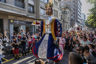 Los Gigantes y cabezudos bailaron en Pamplona con motivo de las fiestas de 2017.