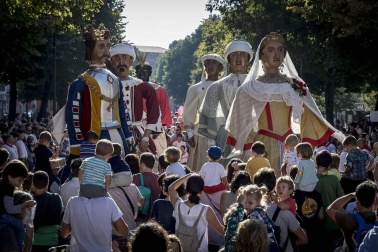 Los Gigantes y cabezudos bailaron en Pamplona con motivo de las fiestas de 2017.