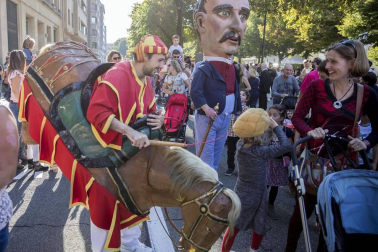 Los Gigantes y cabezudos bailaron en Pamplona con motivo de las fiestas de 2017.