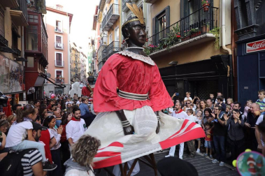 Los Gigantes y cabezudos bailaron en Pamplona con motivo de las fiestas de 2017.