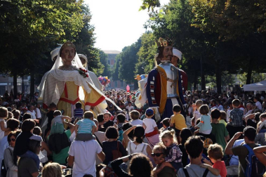 Los Gigantes y cabezudos bailaron en Pamplona con motivo de las fiestas de 2017.