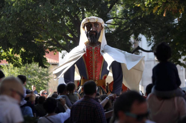 Los Gigantes y cabezudos bailaron en Pamplona con motivo de las fiestas de 2017.