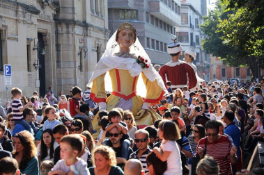 Los Gigantes y cabezudos bailaron en Pamplona con motivo de las fiestas de 2017.