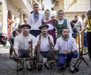 En la XXXIV edición de la Carrera de Layas de Puente la Reina, celebrada este domingo, participaron alrededor de 60 corredores