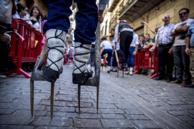 En la XXXIV edición de la Carrera de Layas de Puente la Reina, celebrada este domingo, participaron alrededor de 60 corredores