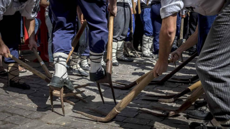 En la XXXIV edición de la Carrera de Layas de Puente la Reina, celebrada este domingo, participaron alrededor de 60 corredores