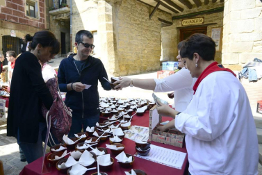 El público probó las variedades de cuatro productores y se hizo una exhibición del método tradicional 'Kirikoketa'
