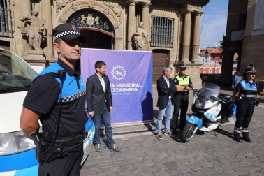 La Policía Municipal estrena imagen con un diseño que "incide en la cercanía"