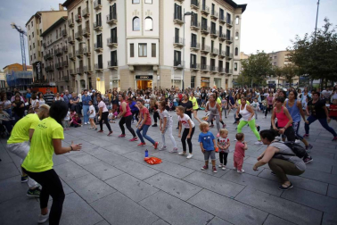 74 establecimientos participaron en la iniciativa que busca promocionar el área a nivel de ocio y compras