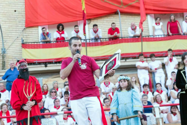 De todos los que se celebran en la Ribera, el Paloteado de Cortes es el que cuenta con mayor arraigo histórico con unos orígenes que se remontan a finales del siglo XIX.