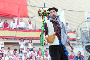 De todos los que se celebran en la Ribera, el Paloteado de Cortes es el que cuenta con mayor arraigo histórico con unos orígenes que se remontan a finales del siglo XIX.