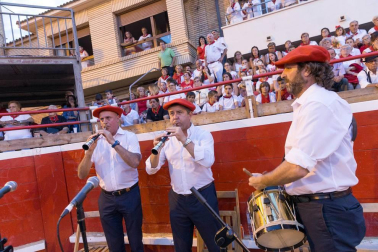 De todos los que se celebran en la Ribera, el Paloteado de Cortes es el que cuenta con mayor arraigo histórico con unos orígenes que se remontan a finales del siglo XIX.