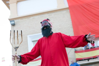 De todos los que se celebran en la Ribera, el Paloteado de Cortes es el que cuenta con mayor arraigo histórico con unos orígenes que se remontan a finales del siglo XIX.