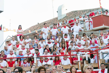 De todos los que se celebran en la Ribera, el Paloteado de Cortes es el que cuenta con mayor arraigo histórico con unos orígenes que se remontan a finales del siglo XIX.