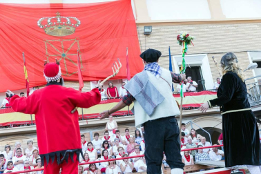 De todos los que se celebran en la Ribera, el Paloteado de Cortes es el que cuenta con mayor arraigo histórico con unos orígenes que se remontan a finales del siglo XIX.